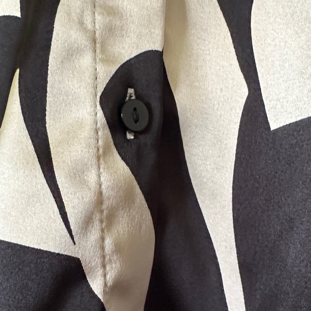Abstract Pattern Blouse - Picture 3 of 4